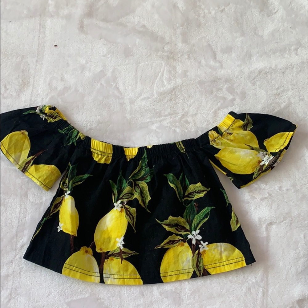 Off the shoulder Lemon 🍋 blouse